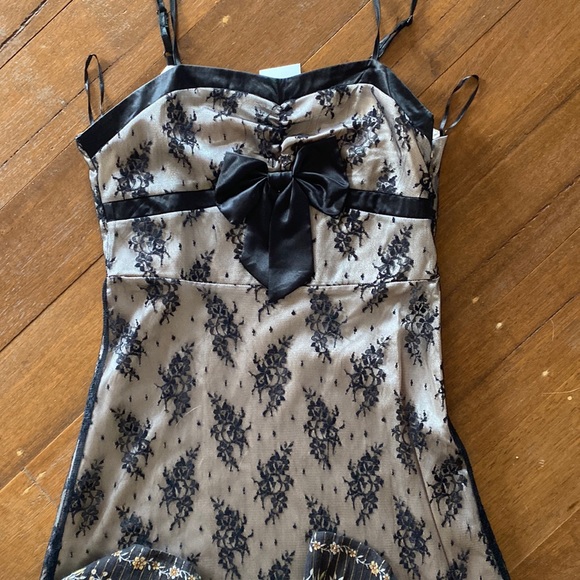 Gorgeous beige and black tulle gown size medium - Picture 2 of 7